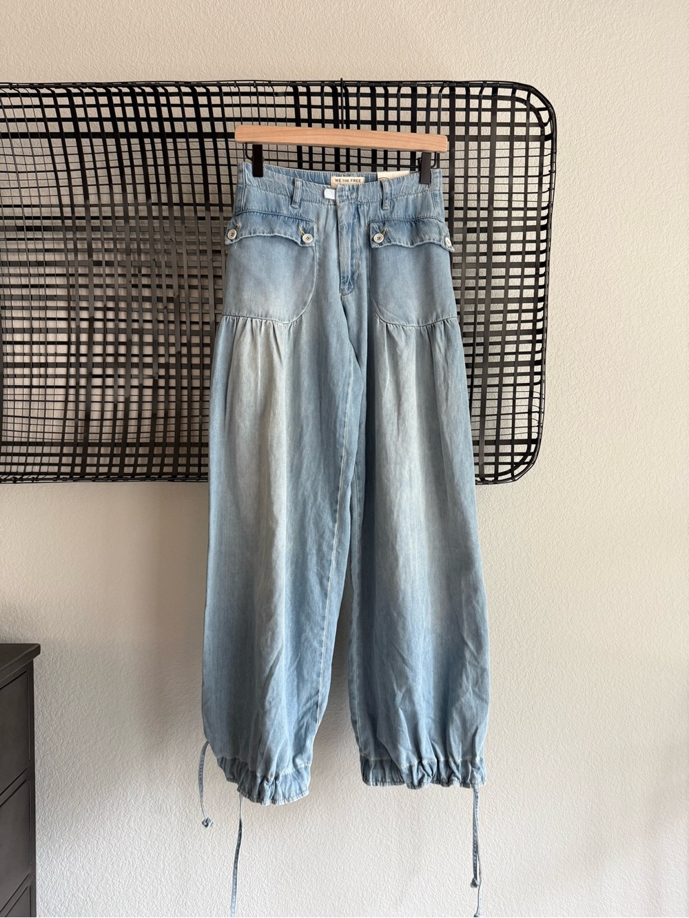 Free People Lotus Jeans - Picture 2 of 7